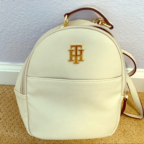 Tommy travel size backpack 💁🏽‍♀️ - Picture 1 of 2